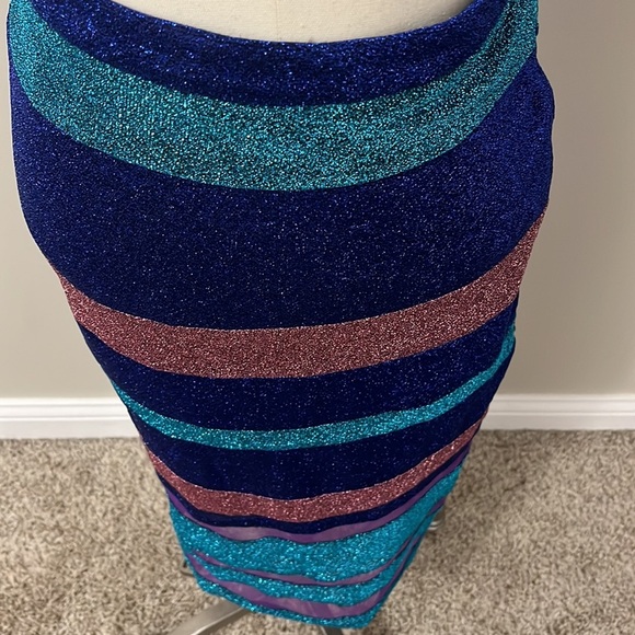 Three floor skirt - Picture 3 of 8